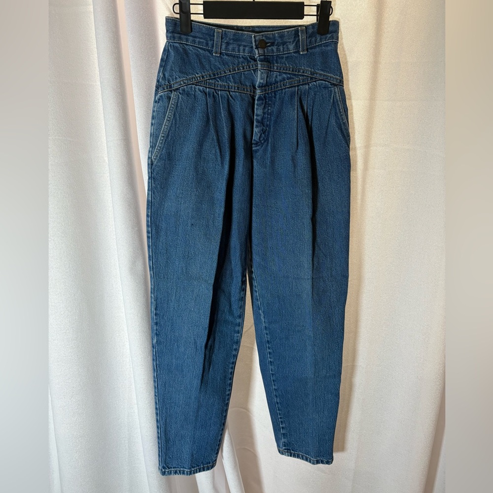 Vintage Levi’s Pleated Front High Waist Mom Jeans No Back Pockets Rare‎ sz 9 536